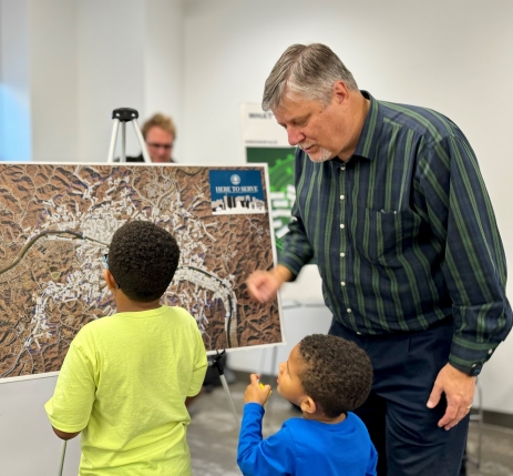 Planning Director Dan Vriendt talks with some of our community’s youngest citizens during the Here to Serve Meeting at the KCPL Main Library. 